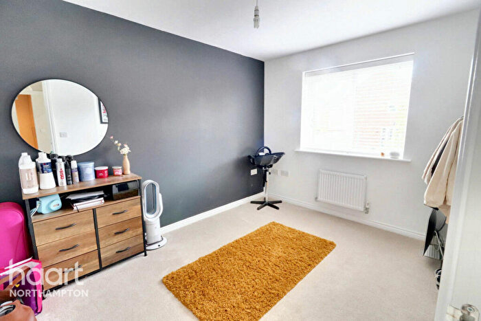 5 Bedroom Detached House For Sale In Eider Close, Northampton, NN4