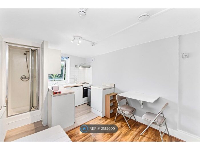 Studio To Rent In Fairbridge Road, London, N19