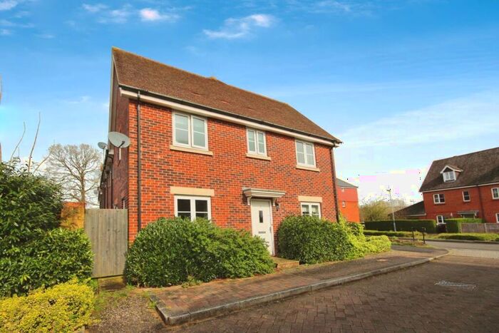 3 Bedroom Semi-Detached House To Rent In Pipit Green, Jennett`s Park, RG12