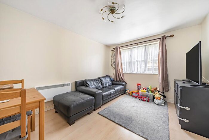 1 Bedroom Flat For Sale In Surbiton, Kingston Upon Thames, KT1