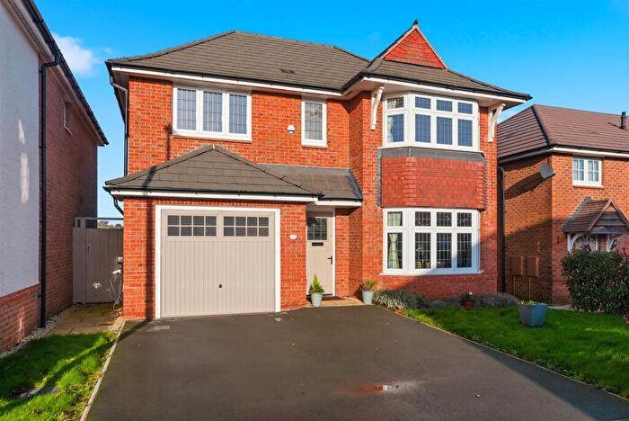 3 Bedroom House For Sale In Lavender Close, Warwick, CV34