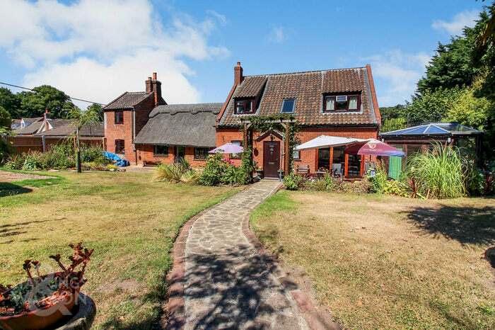 4 Bedroom Detached House For Sale In The Loke, Strumpshaw, Norwich, NR13