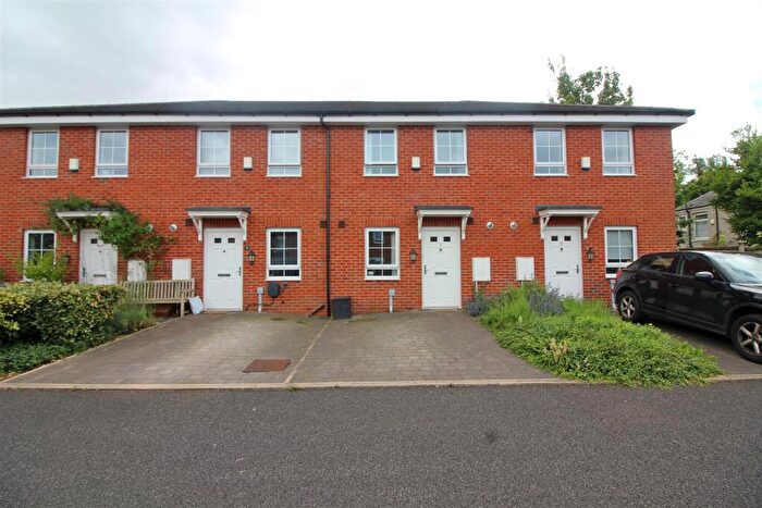 2 Bedroom Mews To Rent In Croft Close, Prestwich, M25