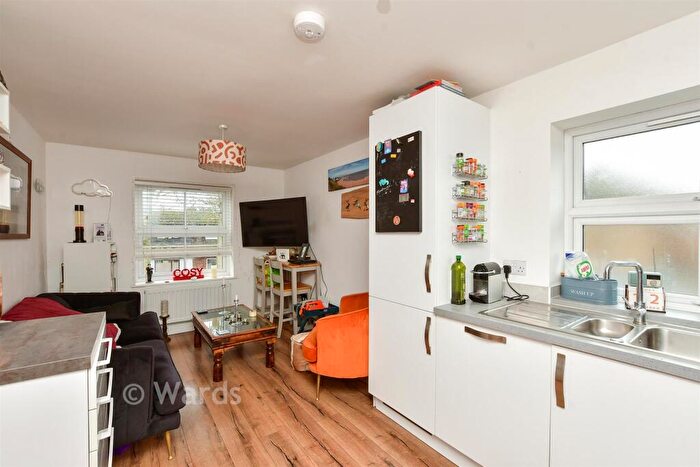 1 Bedroom Apartment For Sale In Albion Road, Broadstairs, Kent, CT10