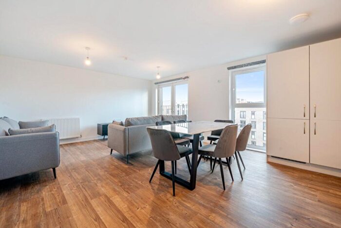 3 Bedroom Flat To Rent In Kilpatrick Grove, Edinburgh, EH6