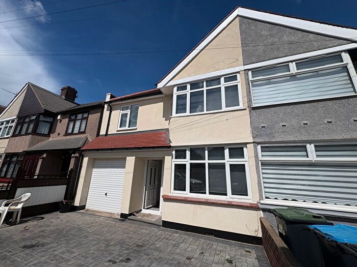 4 Bedroom Semi-Detached House To Rent In St. Mary's Road, London, N9