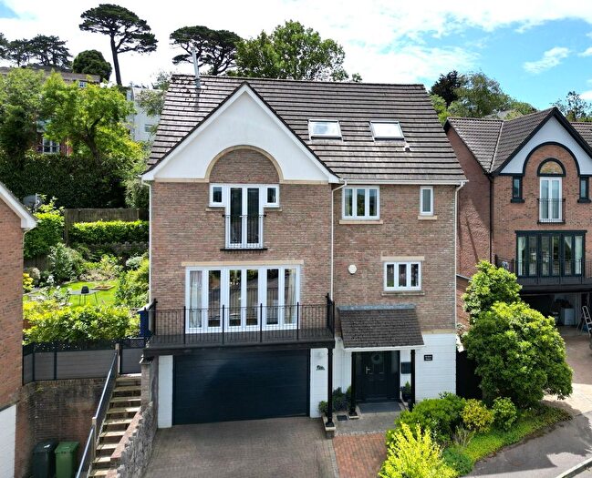 5 Bedroom Detached House For Sale In Sandford View, Newton Abbot, TQ12