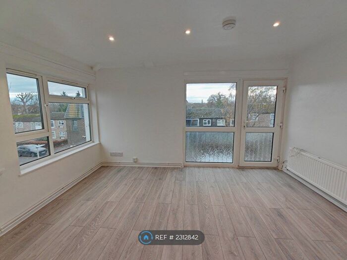 1 Bedroom Flat To Rent In Northdown Road, Hatfield, AL10