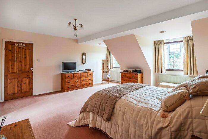 4 Bedroom Detached House For Sale In Meadowside, Great Bookham, KT23