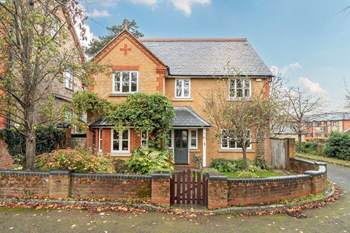 4 Bedroom Detached House For Sale In Caithness Drive, Epsom, KT18