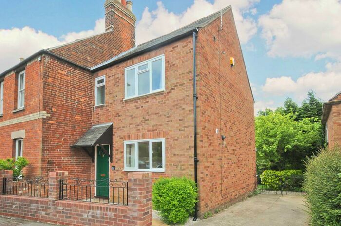 2 Bedroom Semi-Detached House To Rent In New Cross Road, Headingtonn, OX3