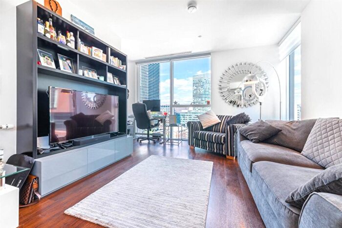 2 Bedroom Apartment To Rent In Harbour Way, London, E14