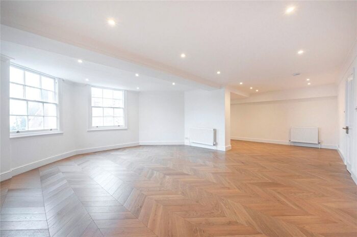 3 Bedroom Flat To Rent In Wimpole Street, Marylebone, London, W1G