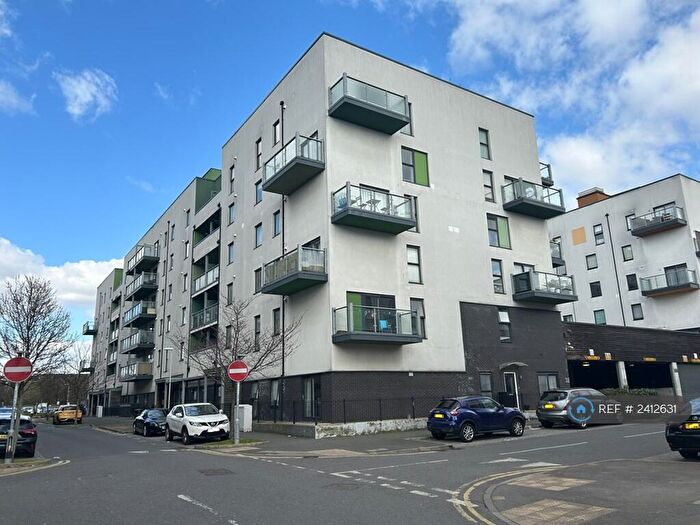 2 Bedroom Flat To Rent In Crown Drive, Romford, RM7