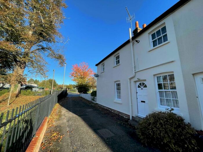 1 Bedroom Cottage To Rent In Anstey Road, Alton, Hampshire, GU34