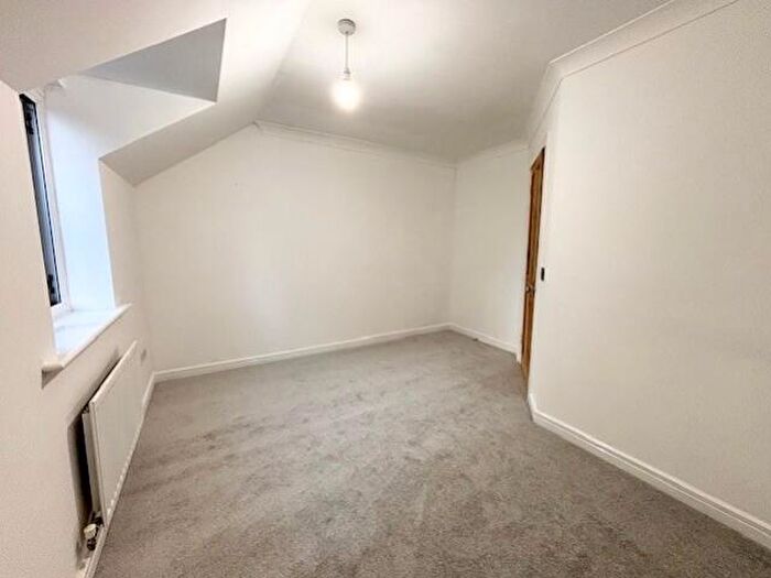 1 Bedroom Flat For Sale In Halcyon Close, Oxshott, Leatherhead, Surrey, KT22