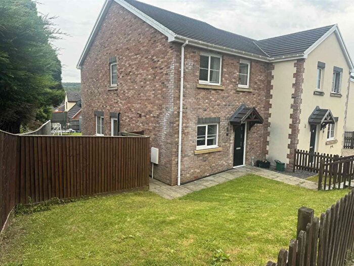 3 Bedroom Semi-Detached House For Sale In Cae Coch, Drefach, Llanelli, SA14
