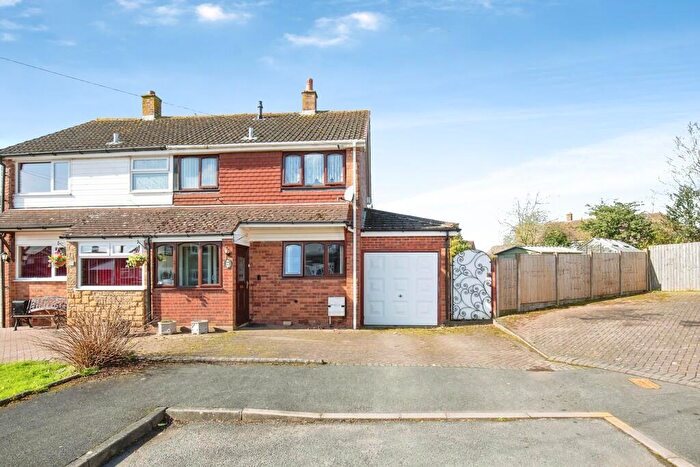 3 Bedroom Semi-Detached House For Sale In Windmill Close, Warton, B79