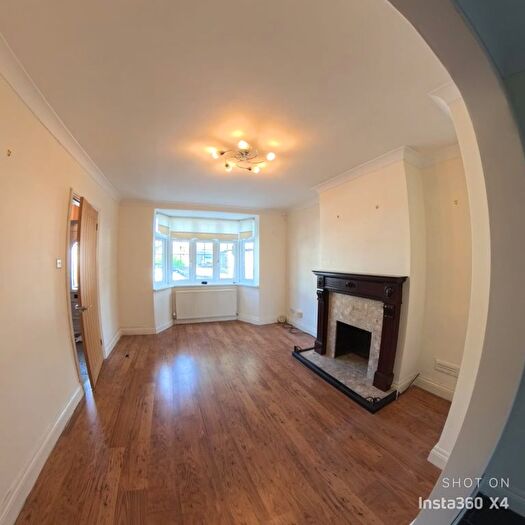 3 Bedroom Terraced House To Rent In Globe Road, Romford, RM11