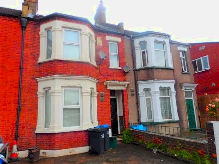 1 Bedroom Flat To Rent In Clandon Terrace, Kingston Road, London, SW20