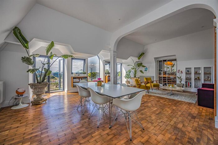 2 Bedroom Apartment For Sale In South Parade, Southsea, PO5