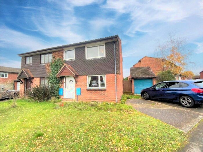 3 Bedroom Semi-Detached House To Rent In Tamar Way, Wokingham, Berkshire, RG41
