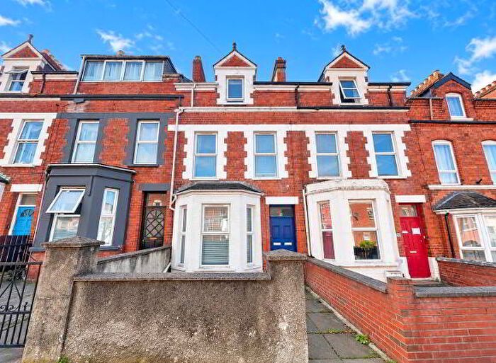 3 Bedroom Apartmentses For Sale In A & B ( Bed & Bed Apts), Tates Avenue, Belfast, BT9