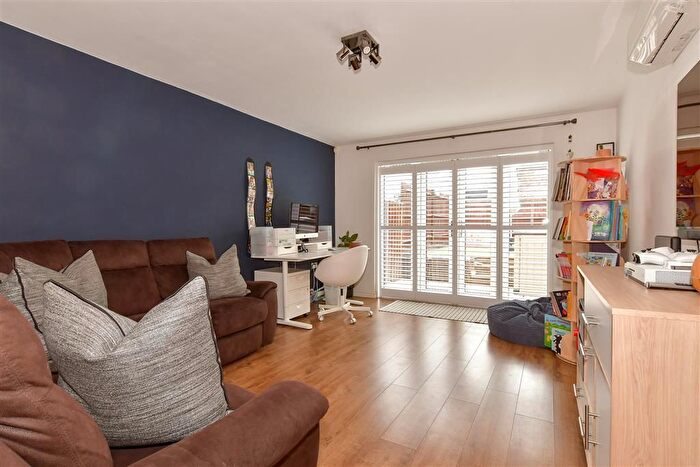 4 Bedroom Semi-Detached House For Sale In High Street, Lower Stoke, Rochester, Kent, ME3