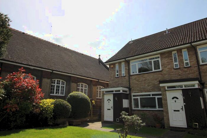 2 Bedroom Maisonette To Rent In St. Peters Close, Bushey Heath, Bushey, WD23