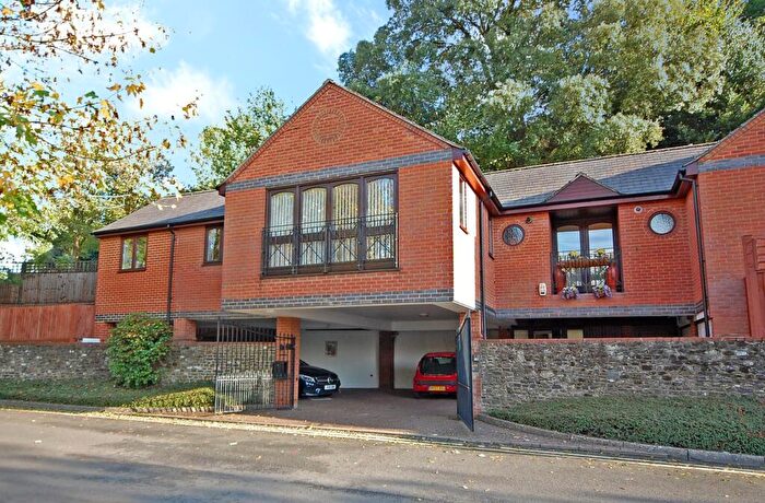 2 Bedroom Coach House To Rent In Red Lion Lane, Farnham, Surrey, GU9