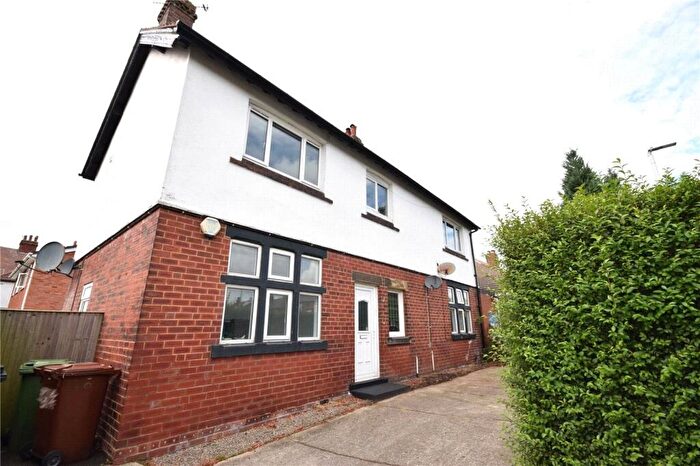 3 Bedroom Apartment To Rent In Lidgett Lane, Leeds, West Yorkshire, LS8