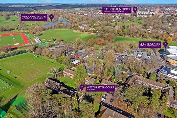 3 Bedroom Maisonette For Sale In Westminster Court, St. Albans, AL1