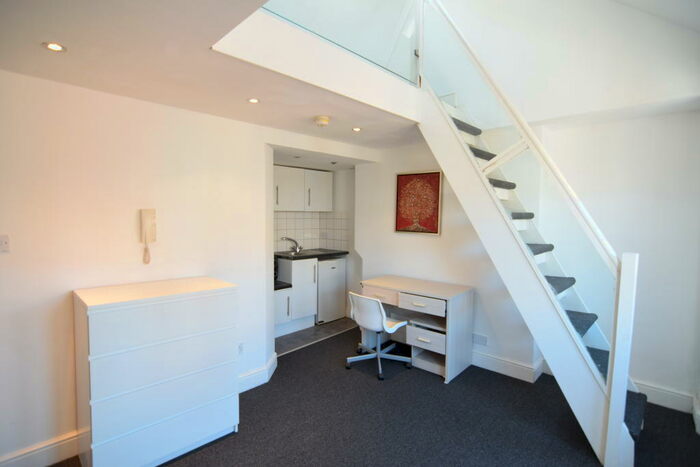 Studio To Rent In Middle Street, BN1