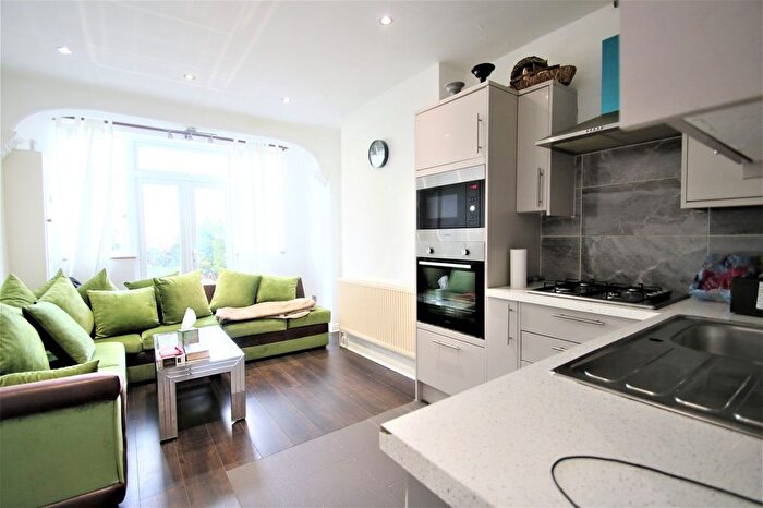 2 Bedroom Flat To Rent In Bensham Lane, Croydon, CR0