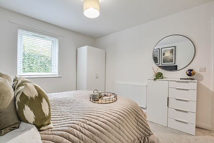 1 Bedroom Apartment To Rent In Kirk Beston Close, Leeds, West Yorkshire, LS11