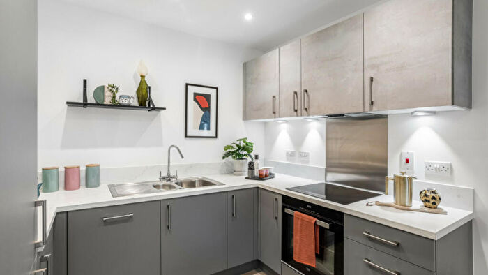 1 Bedroom Flat For Sale In Kenavon Drive, Reading, RG1