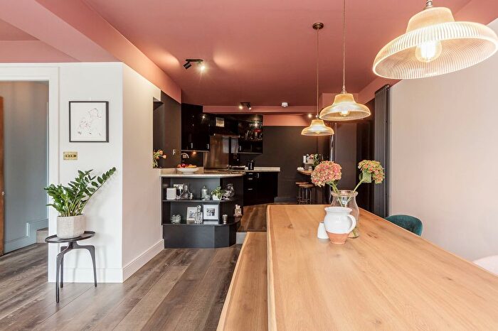 3 Bedroom Flat For Sale In Canonbie Road, London, SE23