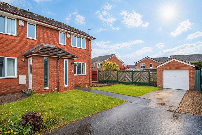 3 Bedroom Property For Sale In , Clifton Avenue, Stanley, Wakefield, WF3