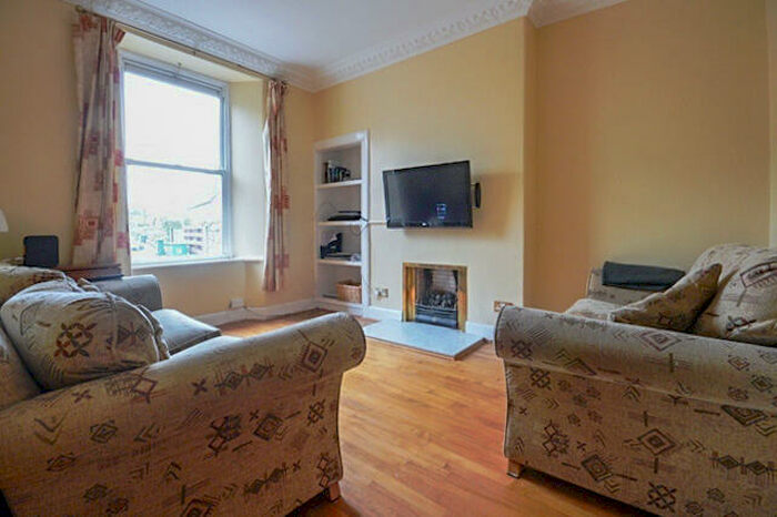 2 Bedroom Flat To Rent In L &#; West Catherine Place, Edinburgh, EH12