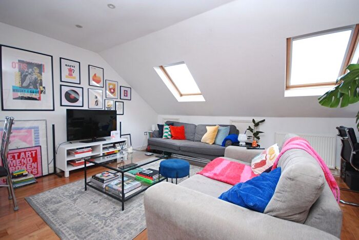 1 Bedroom Detached House To Rent In Boundaries Road, Balham, SW12