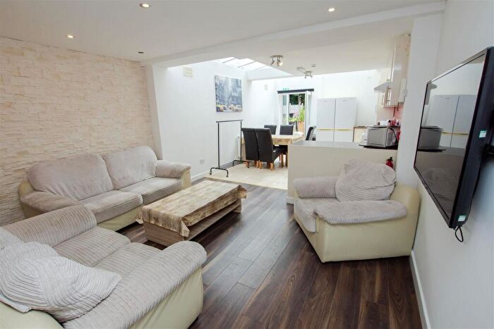 6 Bedroom House To Rent In Hubert Road, Birmingham, West Midlands, B29