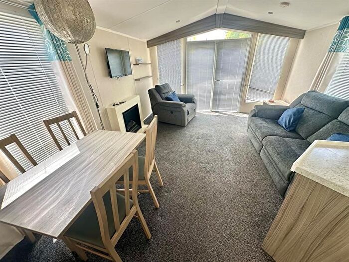 3 Bedroom Mobile/park Home For Sale In Hutton Sessay, Thirsk, YO7