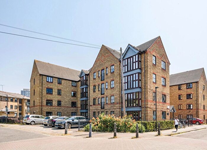 2 Bedroom Flat To Rent In Wellington Way, London, E3