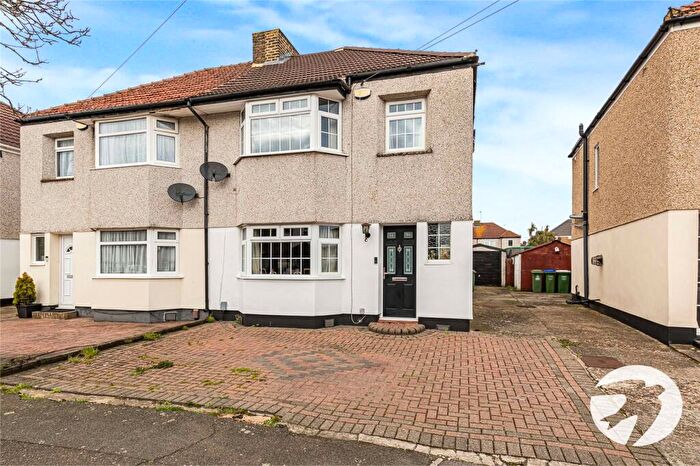 3 Bedroom Semi Detached House For Sale In Northdown Road, Welling, Kent, DA16