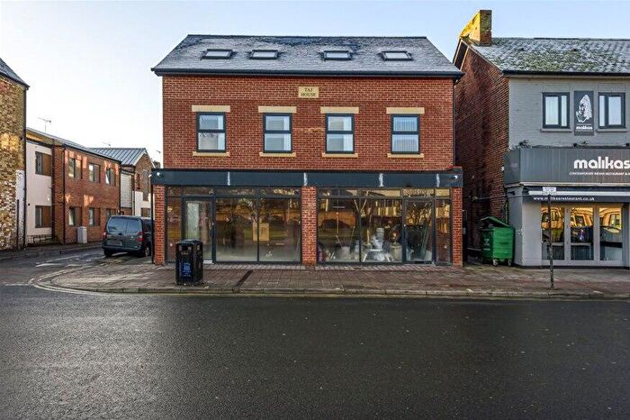 1 Bedroom House To Rent In - Unit, Taj House, - Cowley Road, OX4