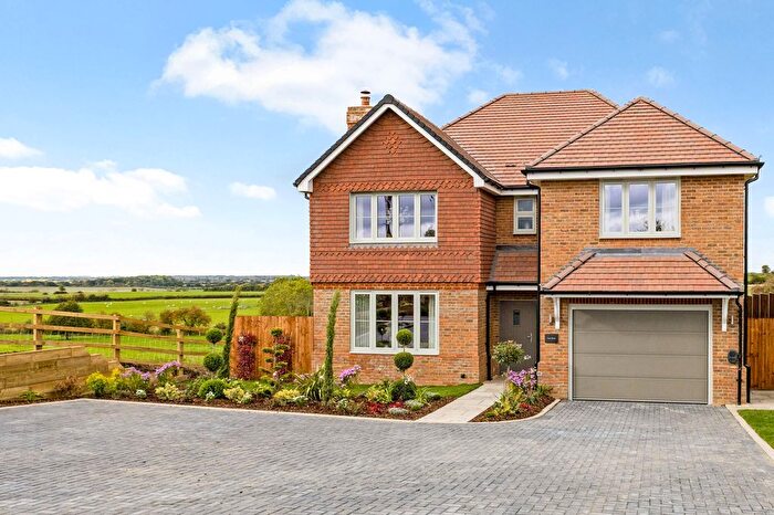 4 Bedroom Detached House For Sale In Westfield Road, Aylesbury, HP18