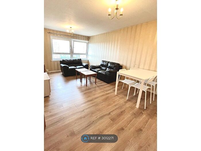 2 Bedroom Flat To Rent In Dobbies Loan Place, Glasgow, G4