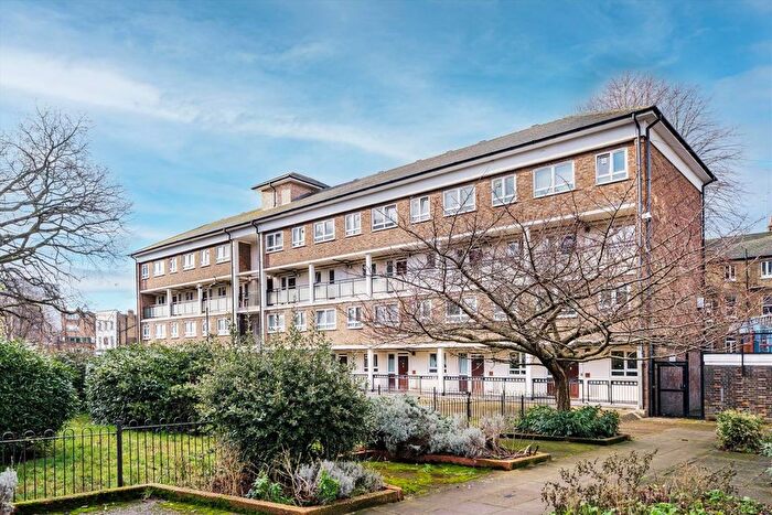 3 Bedroom Flat For Sale In Gibbs Green, Wesrt Kensington, W14