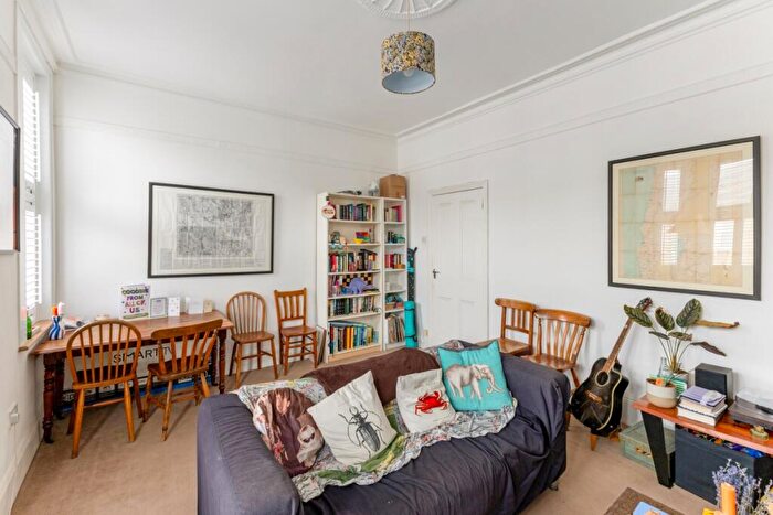 2 Bedroom Flat To Rent In Rainham Road London, NW10