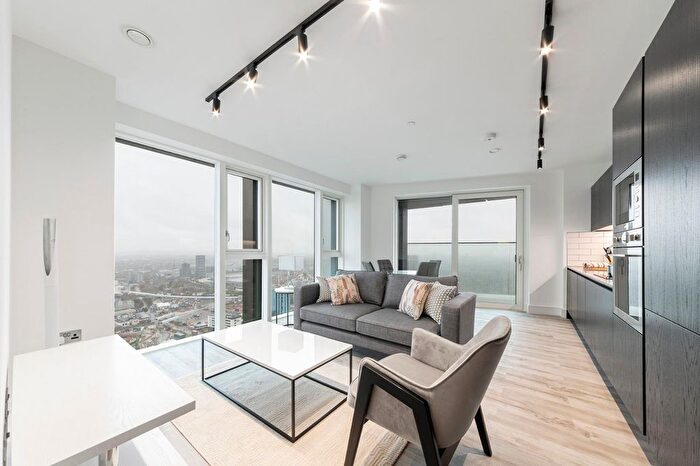 2 Bedroom Flat To Rent In Portal Way, London, W3